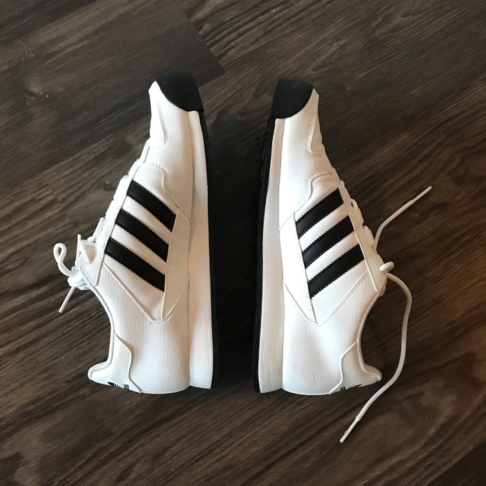 Adidas men size 9